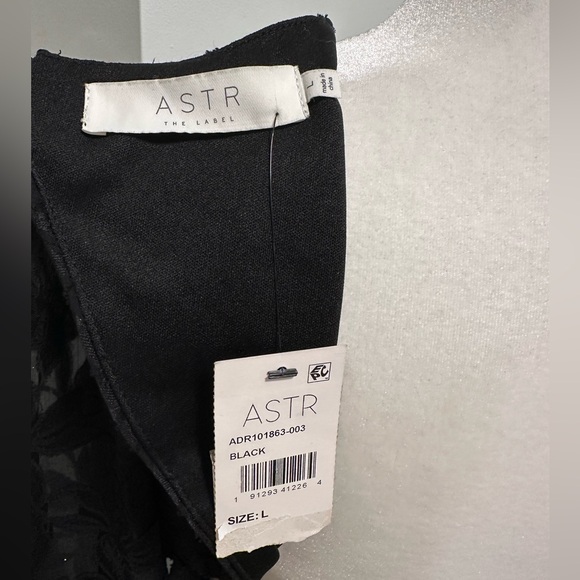 ASTR | Black floral long sleeve dress with back cut out - Picture 4 of 5